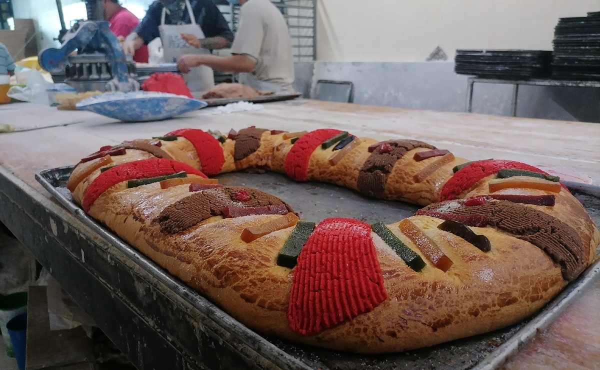 Panadería Becerra hornea rosca de reyes temática del Atlas y su segundo campeonato (Nacho Reyes)