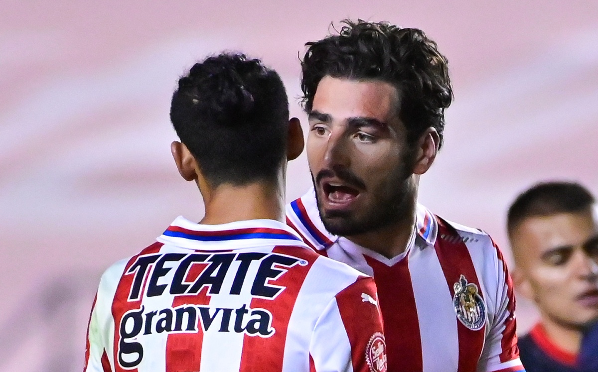 'Pollo' Briseño responde a Uriel Antuna por decir que no lo arroparon  (Imago7)