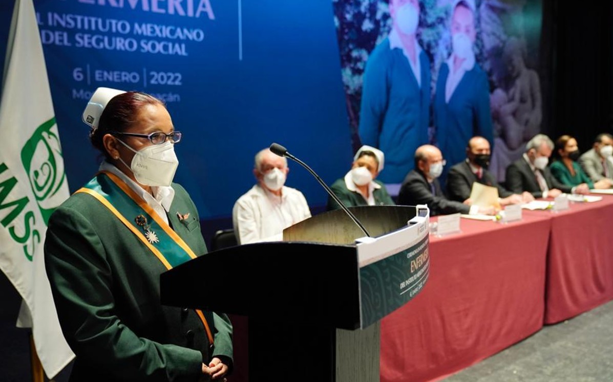 Cada año se gradúan dos mil 500 estudiantes de enfermería de las escuelas del IMSS. | Especial