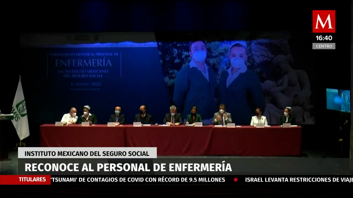El director general del IMSS reconoce al personal de enfermería