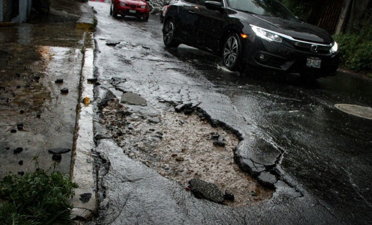 El gobierno de CdMx habilitó un teléfono para reportar baches. | Cuartoscuro