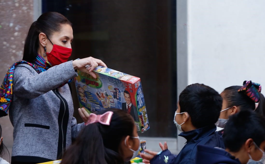 Sheinbaum regaló juguetes a niños y niñas por Día de Reyes. | Araceli López