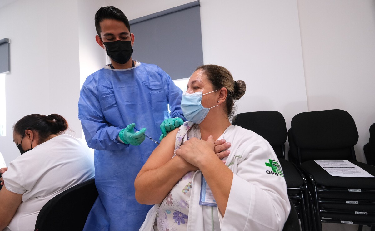 La vacunación inició este miércoles en el Hospital Regional “Valentín Gómez Farías”, del ISSSTE; y el Hospital General de Zapopan (Especial)