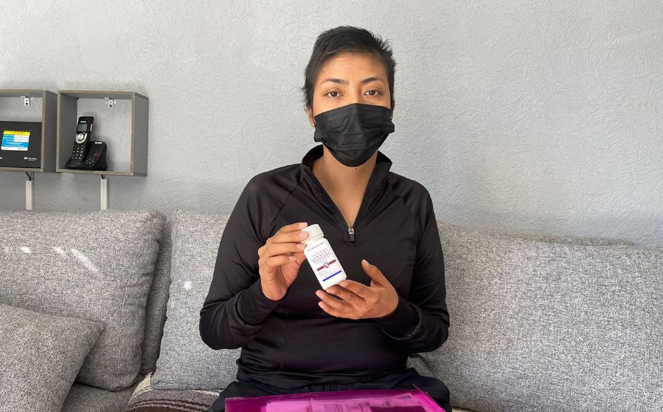 Andrea pide apoyo para su medicamento en Guadalajara (Karla Victoria Rodríguez)