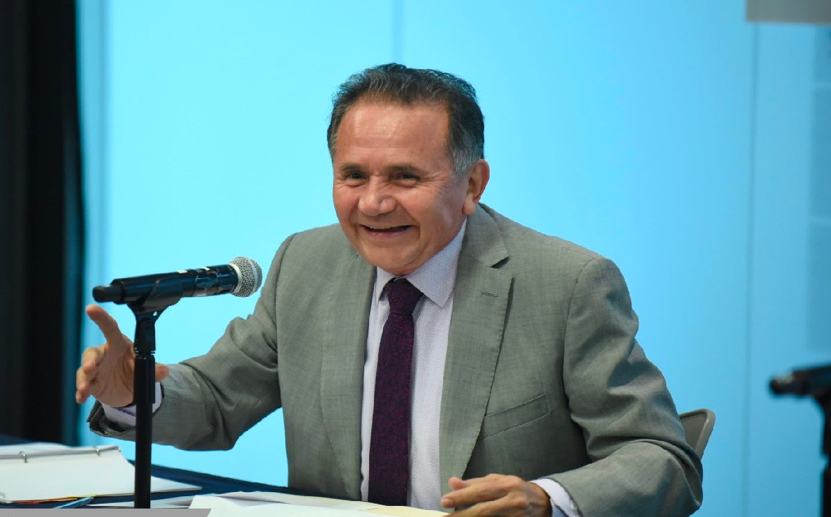 El senador informó a través de sus redes sociales sobre el resultado de la prueba covid-19. | @DrJLPech