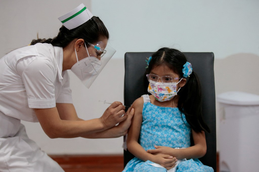 La vacunación contra covid-19 de niños en Panamá inició este viernes. (AFP)