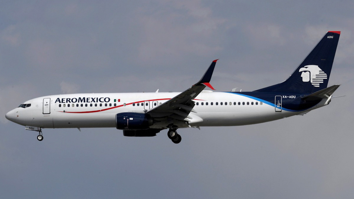 Cancelan 43 vuelos tras contagio de 83 pilotos con covid