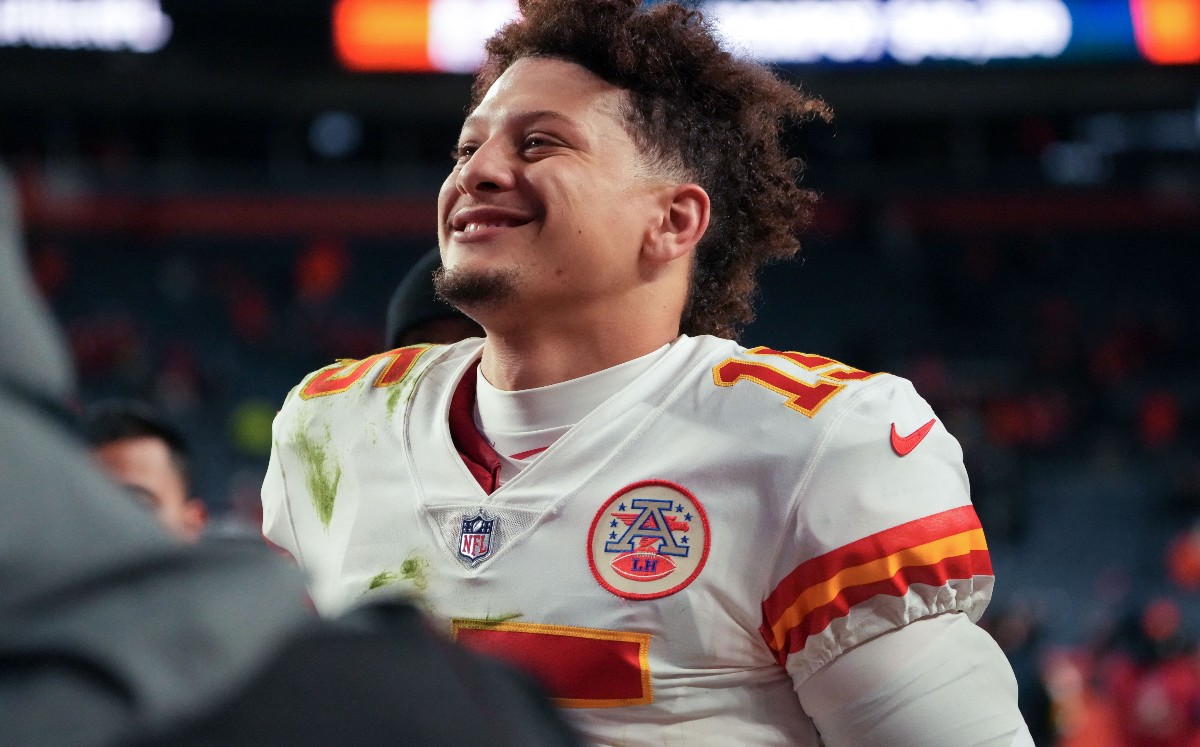 Los Chiefs derrotan a Broncos y aún aspiran a quedar primeros en la AFC (Reuters)