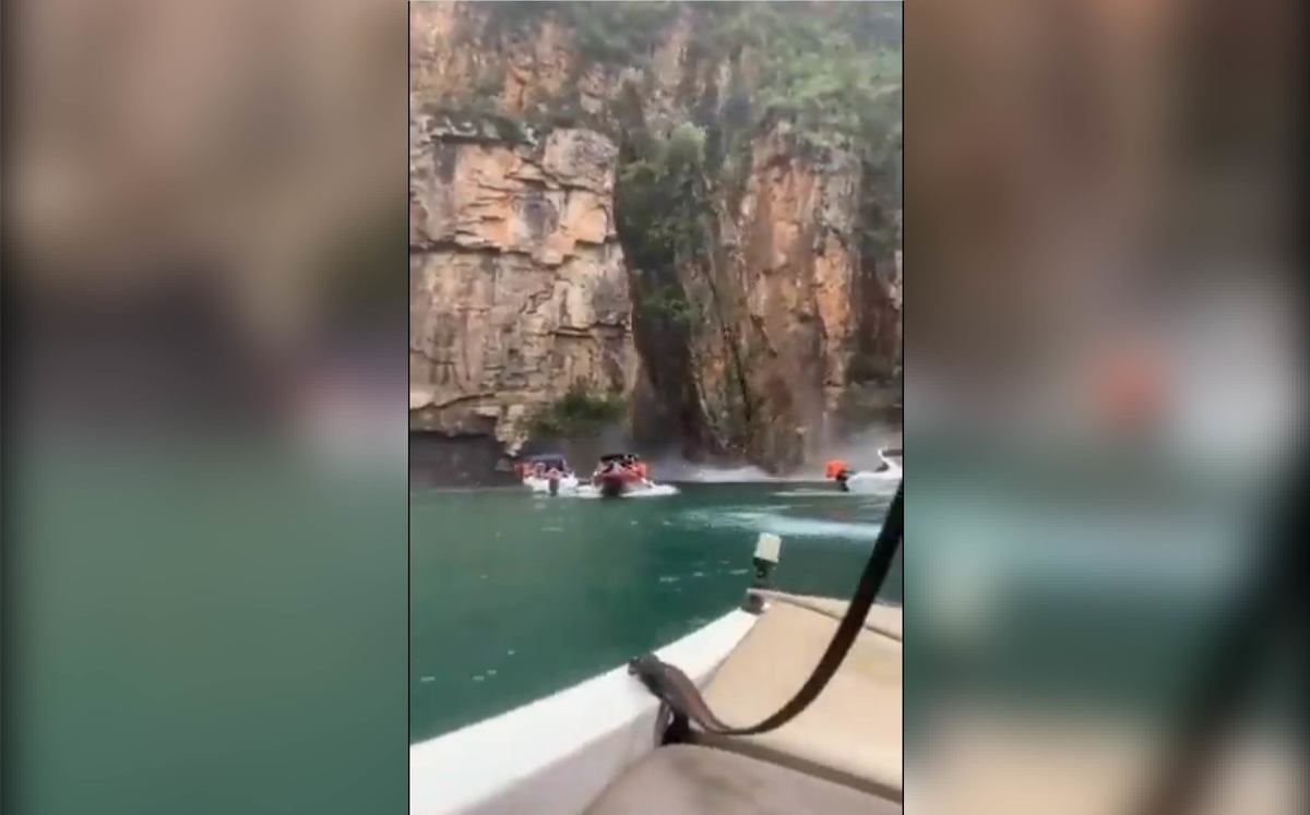 Un desprendimiento de rocas causó preliminarmente 2 fallecidos | Twitter @VickyGMN