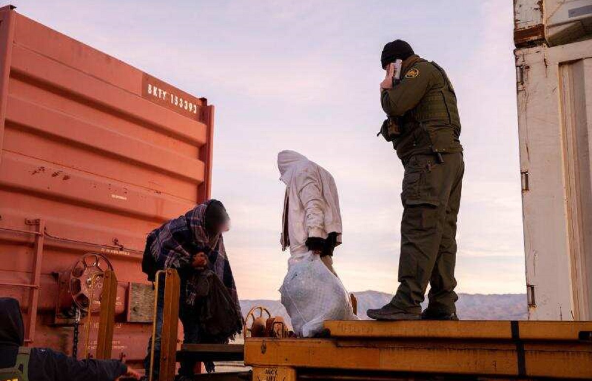 Foto difundida por CBP sobre el encuentro de 26 personas migrantes. Enero 2022. | Especial