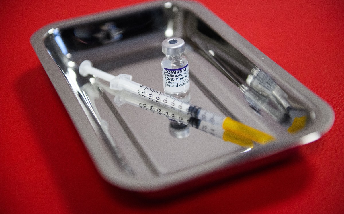 El recuento de los CDC incluye vacunas de dos dosis de Moderna y Pfizer, así como la inoculación única de Johnson & Johnson. | AFP