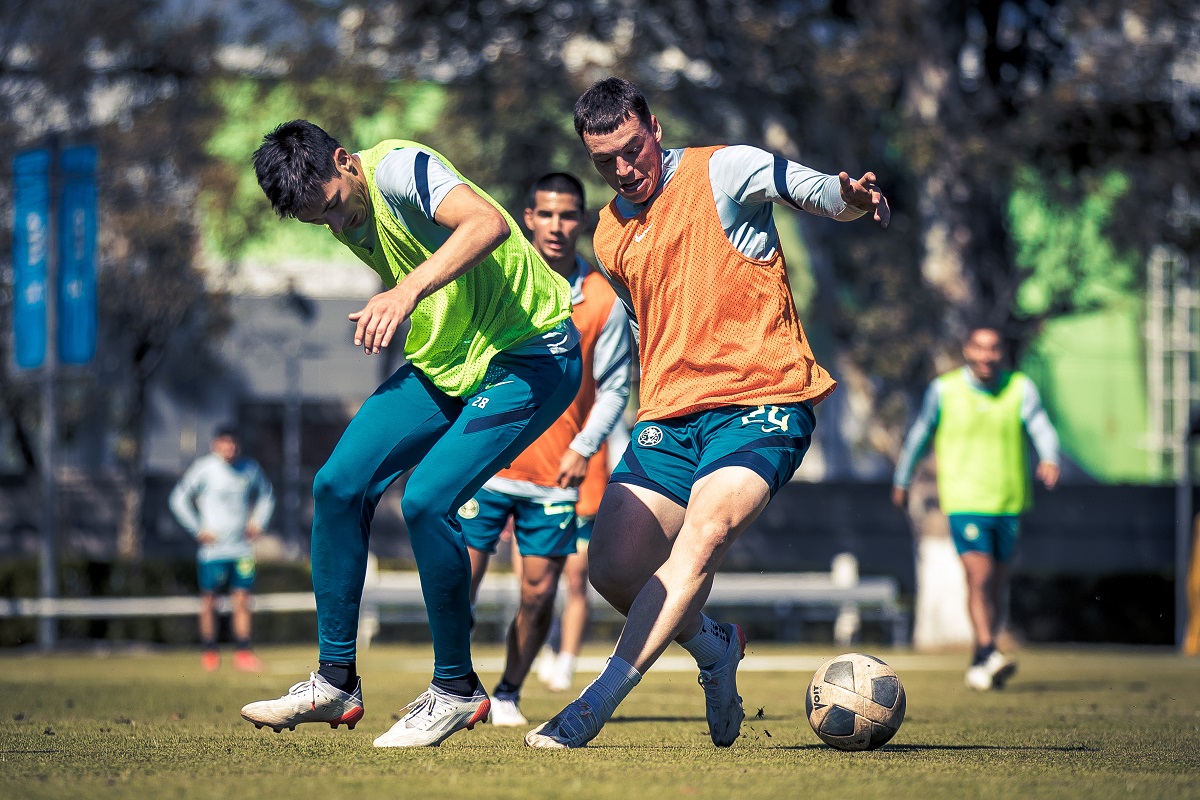 Federico Viñas en un entrenamiento con América (Club América)