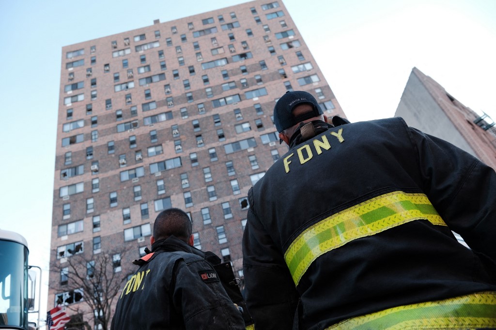 El incendio ocurrió en un antiguo edificio en el Bronx, en Nueva York. | AFP