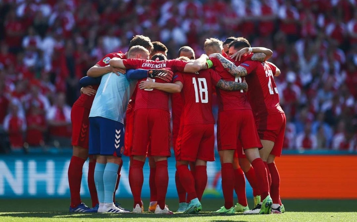 Kasper Schmeichel cuenta por qué rodearon a Eriksen cuando se desvaneció en la Euro (Instagram)