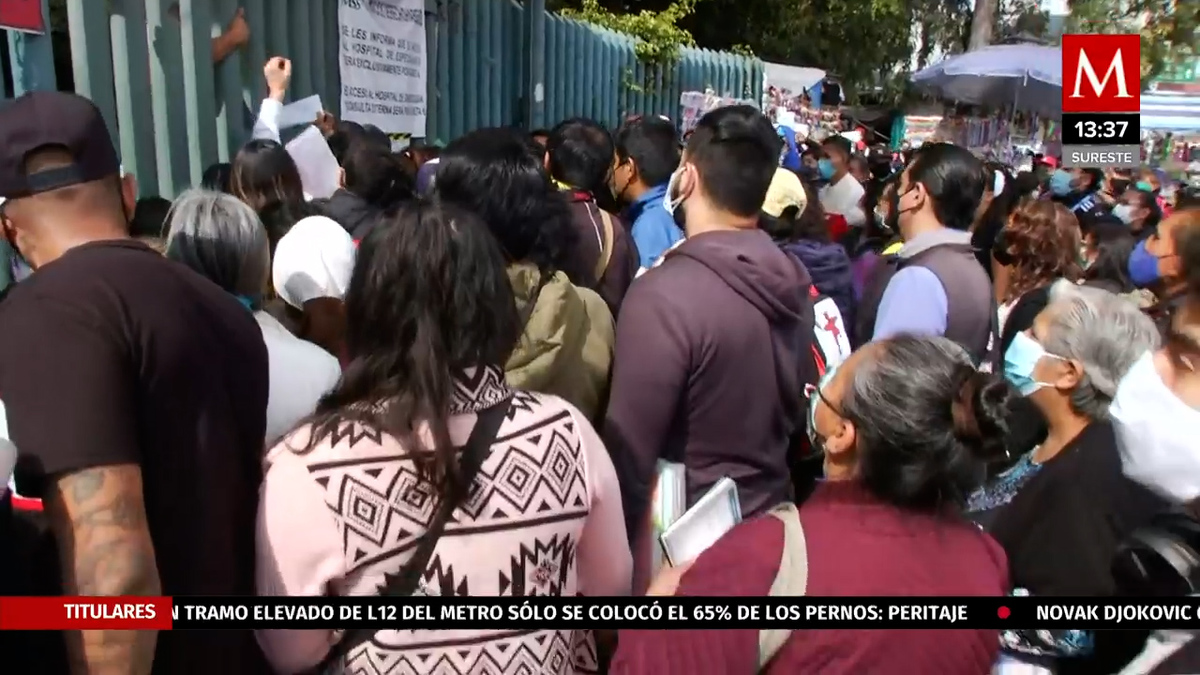Largas filas para poder ingresar en el hospital La Raza