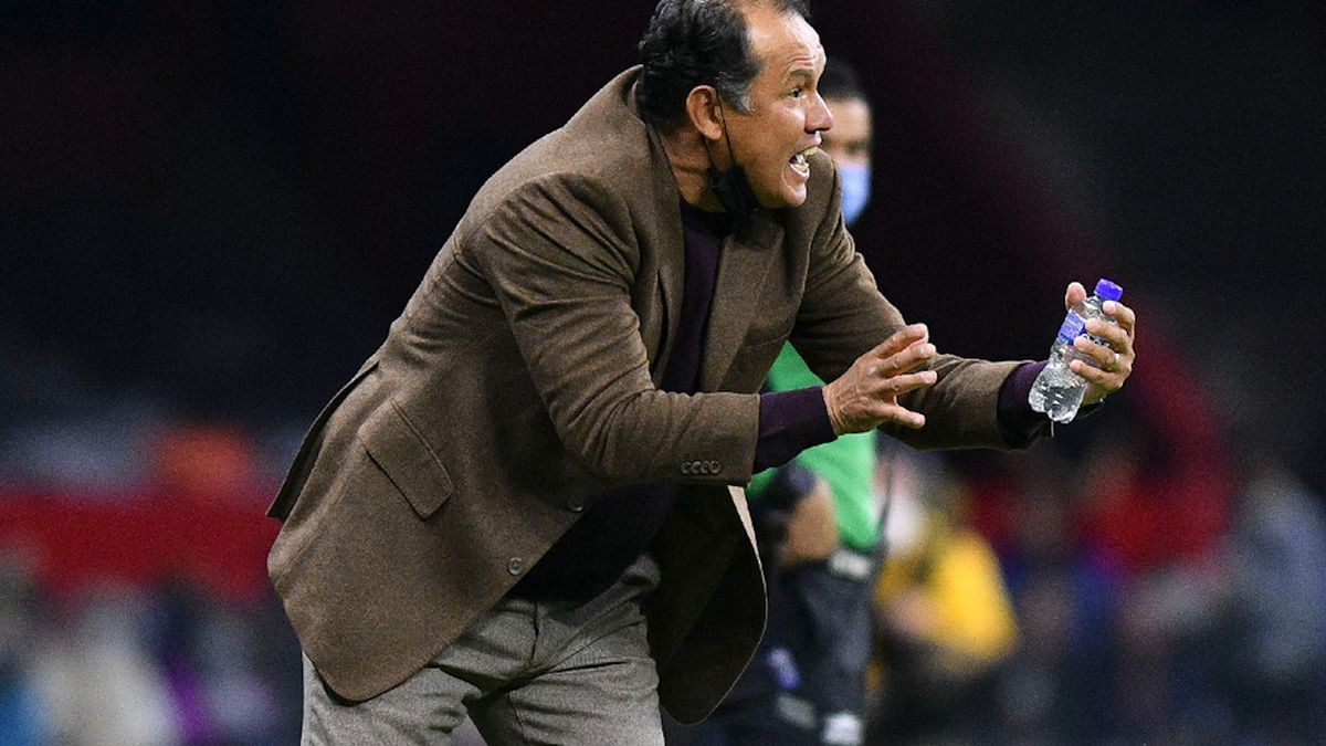 "No nos conformaremos con un buen debut": Juan Reynoso