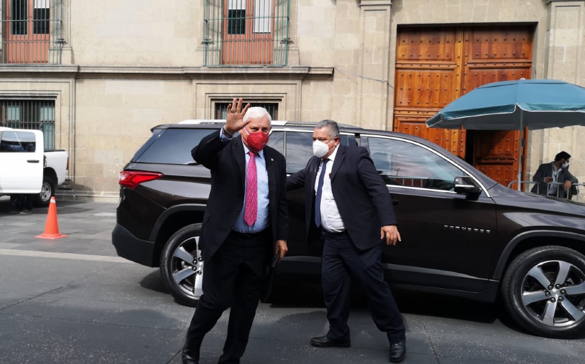 Villalobos fue el único funcionario que accedió a hablar tras reunirse con López Obrador. | Pedro Domínguez