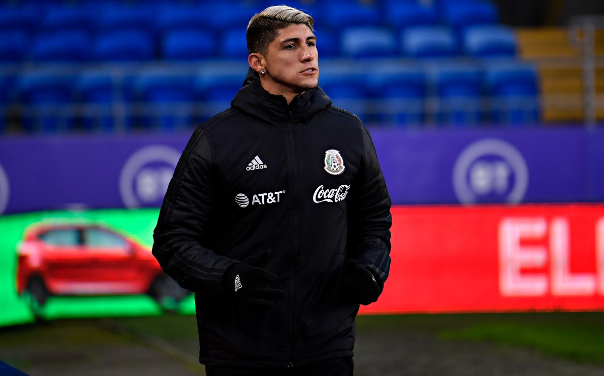 Alan Pulido podría perderse el Mundial de Qatar por una operación en la rodilla (Imago7)