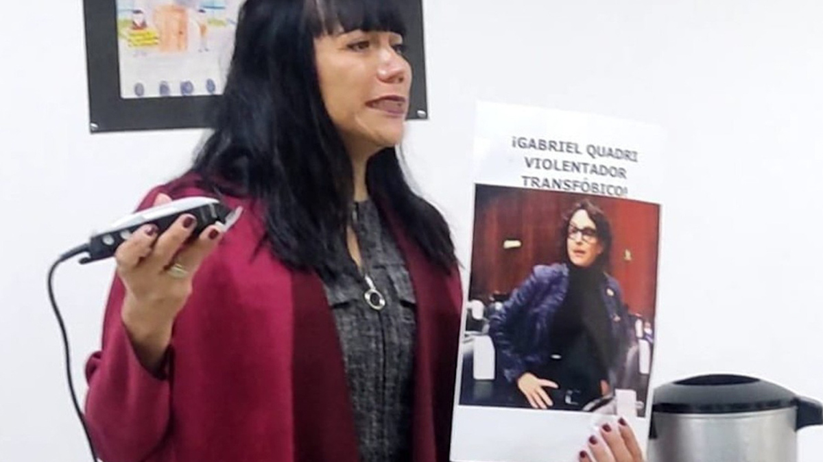 Diputada trans se rapa la cabeza en protesta por “discurso de odio” de Quadri