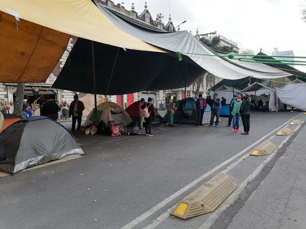 Integrantes de la UNTA se manifestaron frente a la Segob (Especial)