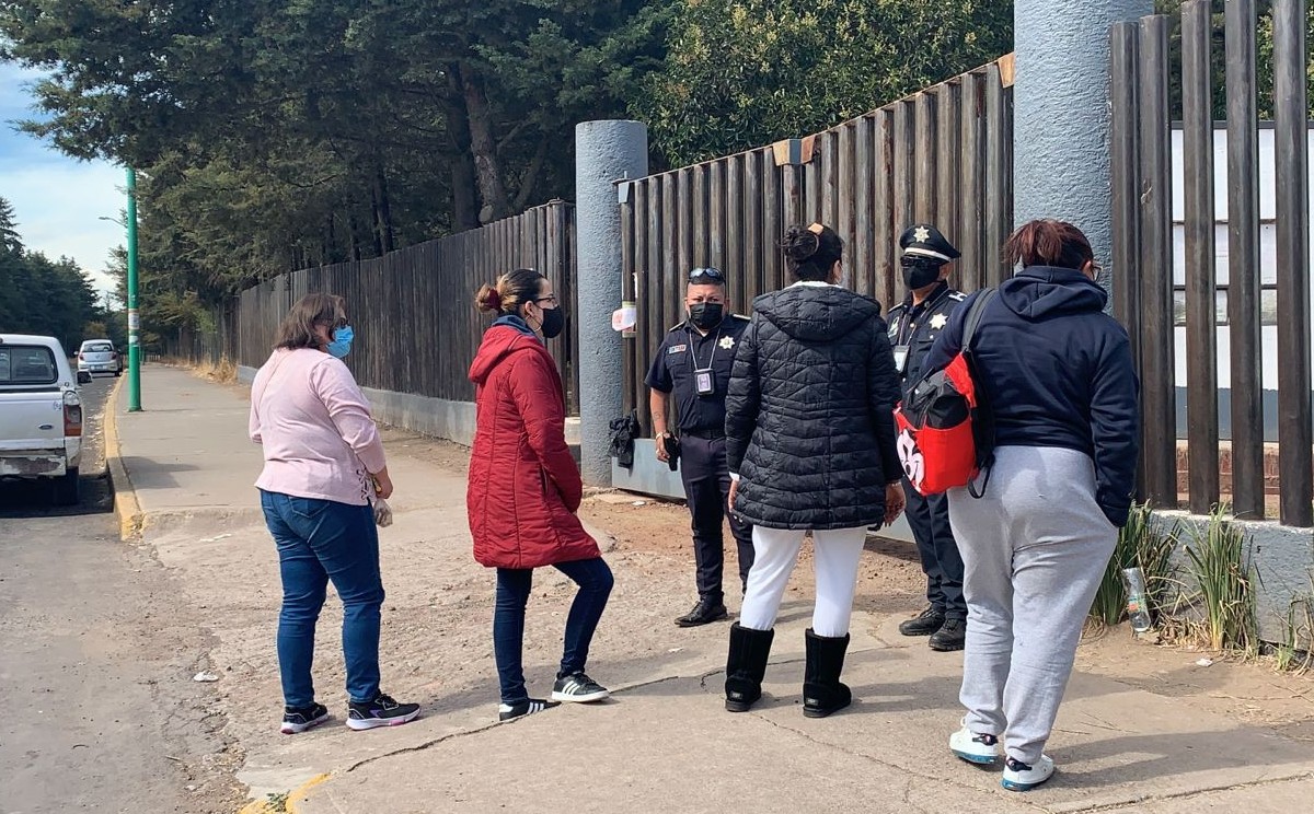 Desde temprano llegaron para alcanzar estas presuntas pruebas. | Monserrat Mata