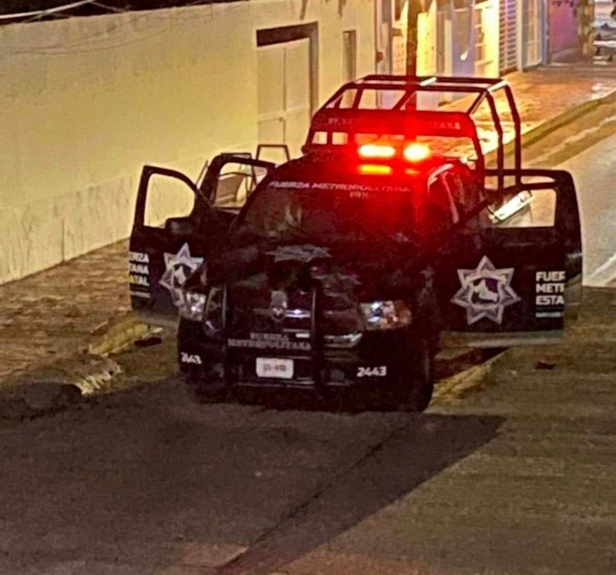 Un policía que resultó herido fue trasladado a un hospital. (Gerardo Duque)