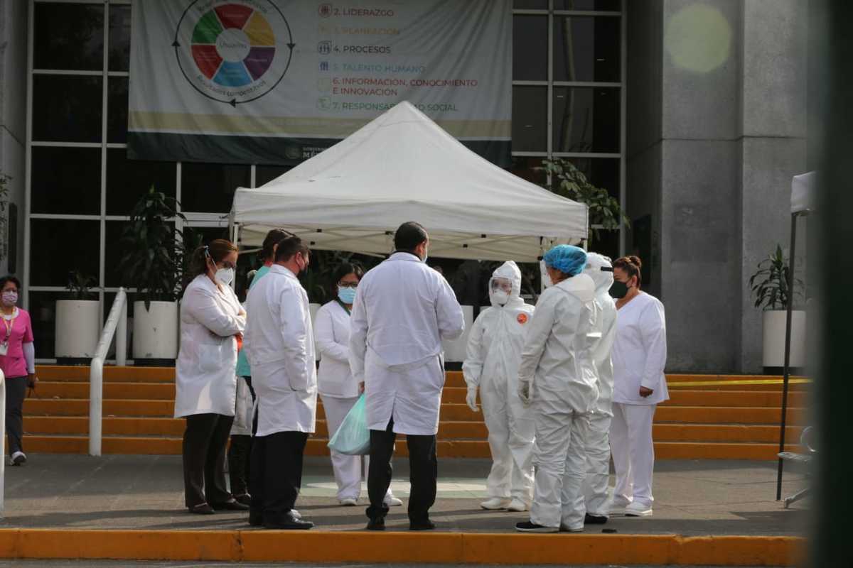 El aumento de contagios de covid-19 podría saturar al personal sanitario. | Foto: Javier Ríos