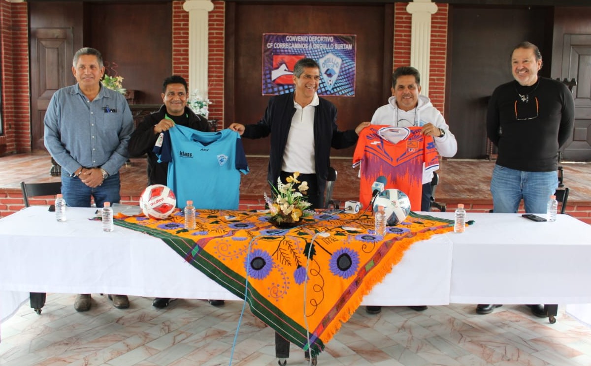 Directivos de Correcaminos UAT y Orgullo Surtam firmaron el convenio.