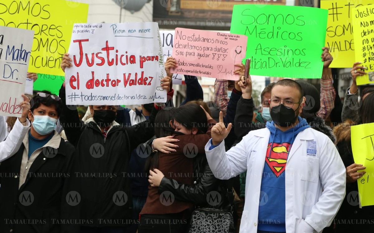 Exigen justicia por el Doctor Roberto Valdez. (Yazmín Sánchez)