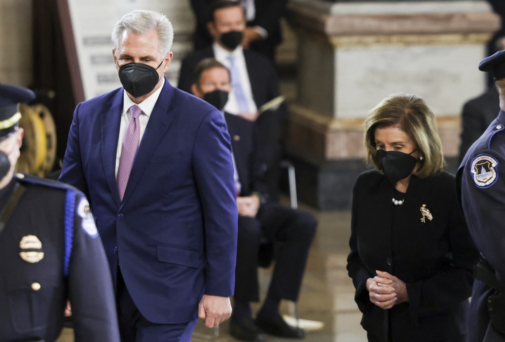 Kevin McCarthy (izq.), líder de los republicanos en la Cámara de Representantes de Estados Unidos. (AP)