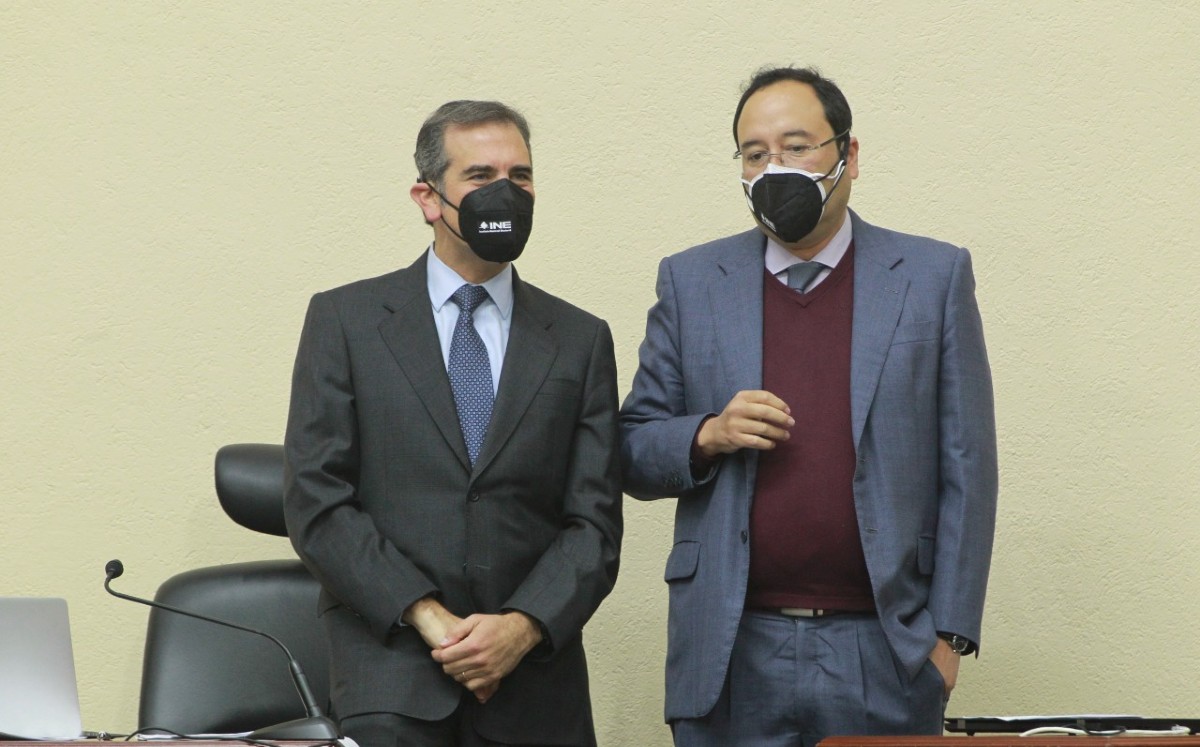 Lorenzo Córdova (izquierda) dejó claro que no pretende entrar “a un concurso de estridencias y descalificaciones”. | Especial