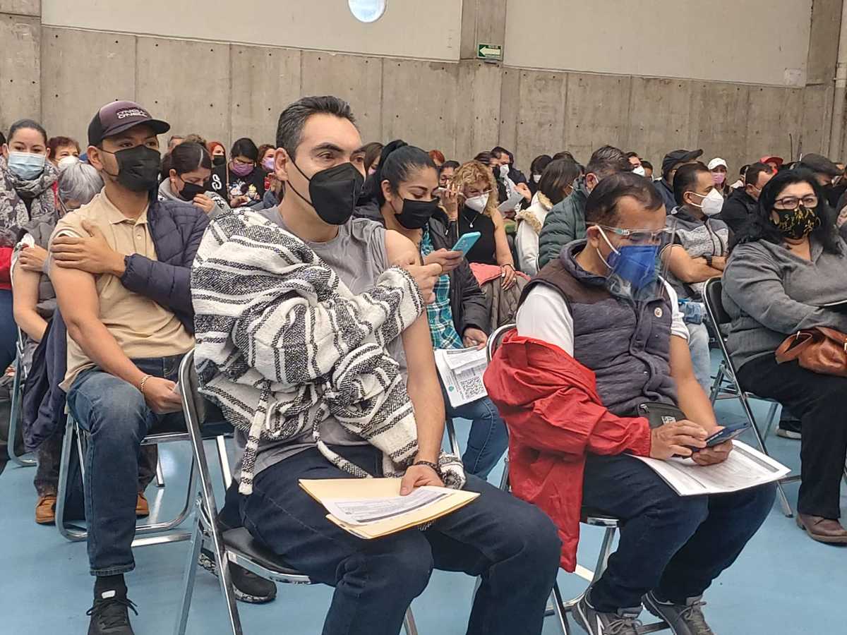 Maestros de Jalisco reciben refuerzo de vacuna contra covid-19 (Rosario Álvarez)