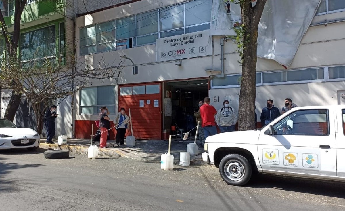En centros médicos de CdMx disminuyeron las filas hasta la mitad. | Enrique Luna