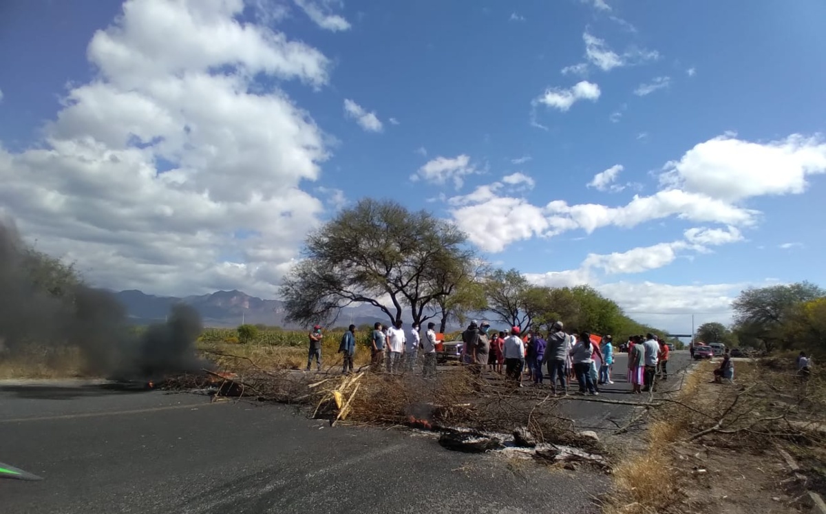 Cierre de carreteras ante inconformidad de cobro del DAP | Apolonia Amayo