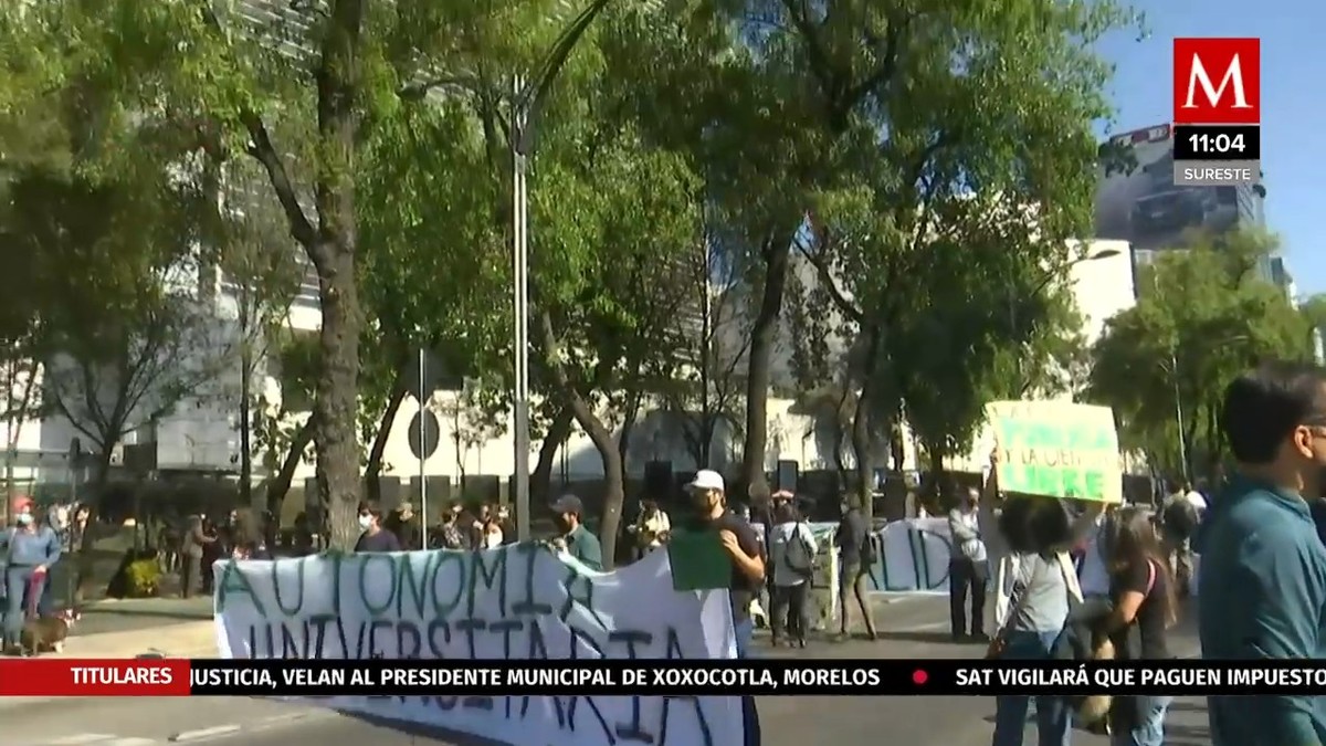 Plantón pacífico CIDE en el Senado