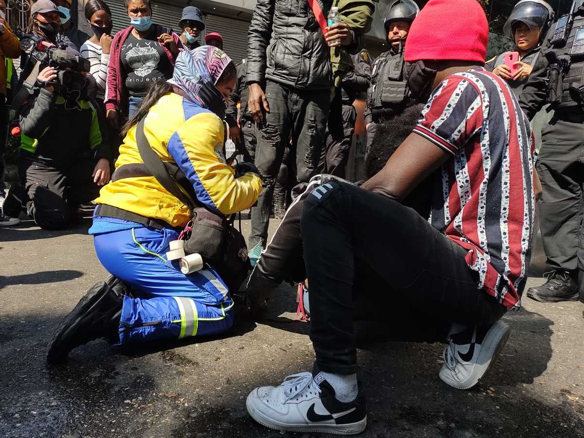 Una de las manifestantes se desmayó y fue atendida en e lugar. | César Velázquez