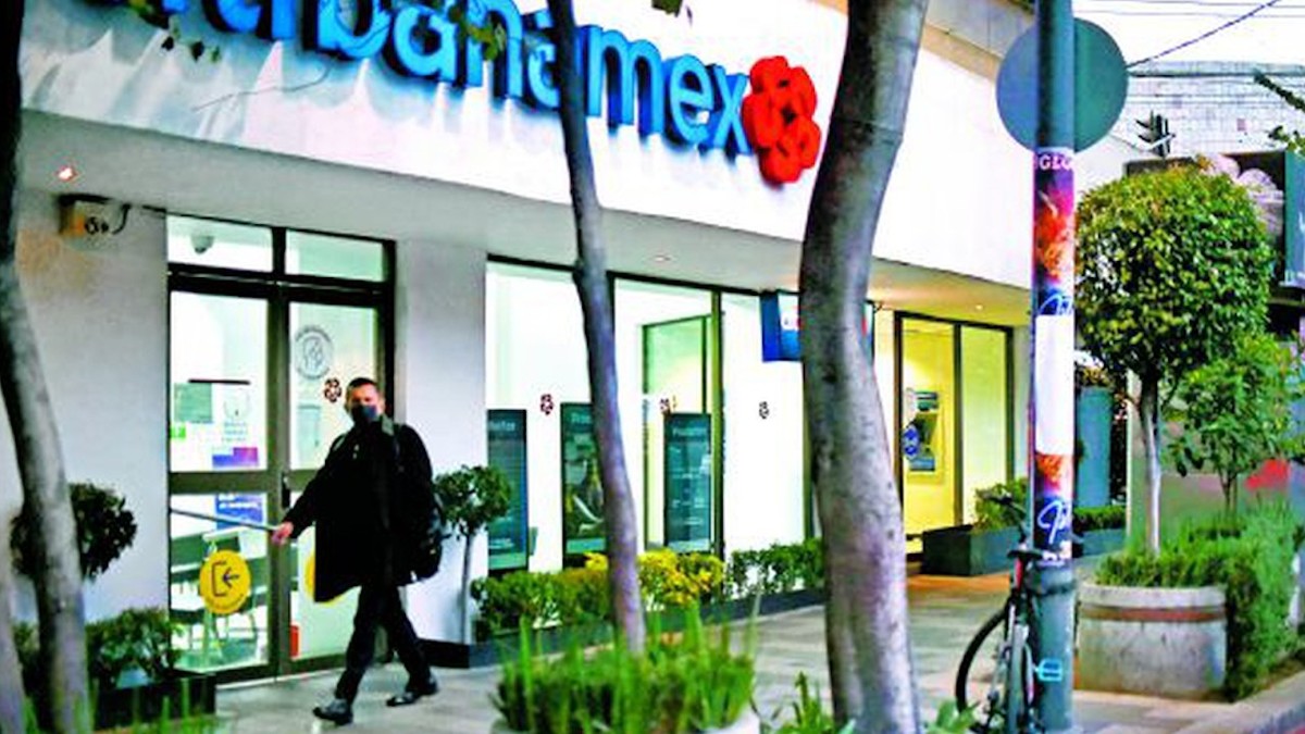 Vigilará SAT que paguen impuestos por Banamex