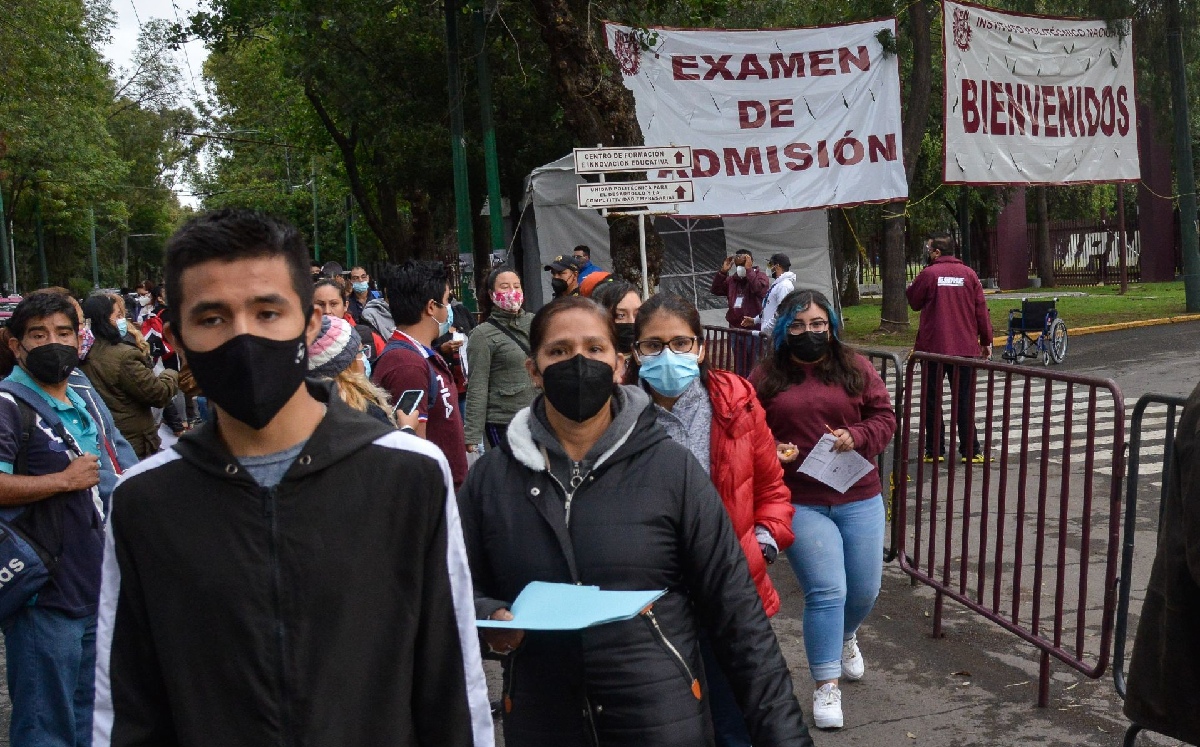 La guía de estudio es una herramienta para que los estudiantes puedan entrar al bachillerato. | Cuartoscuro