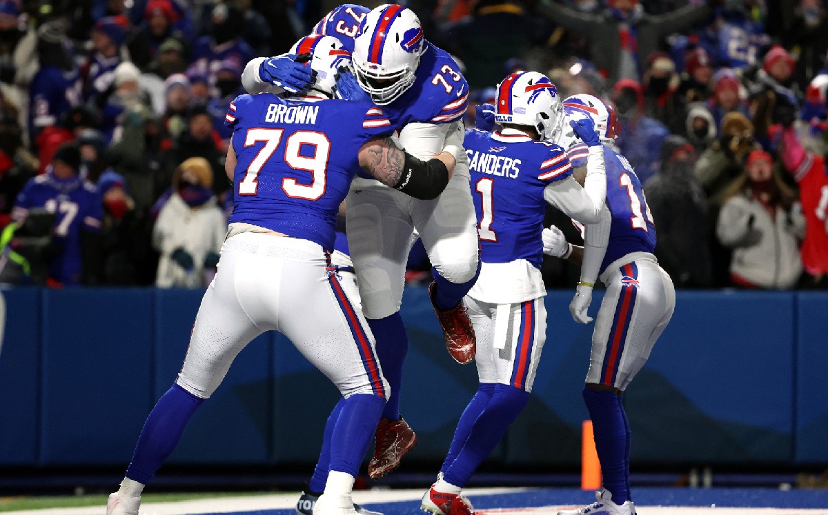 Bills arrollan a Pats y avanzan a Ronda Divisional de la NFL (AFP)