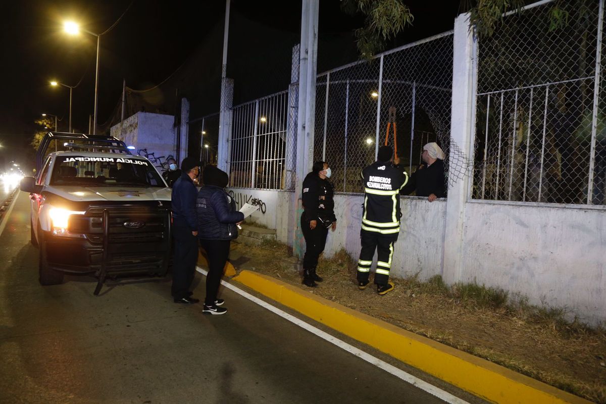 Policías municipales acordonaron la zona.