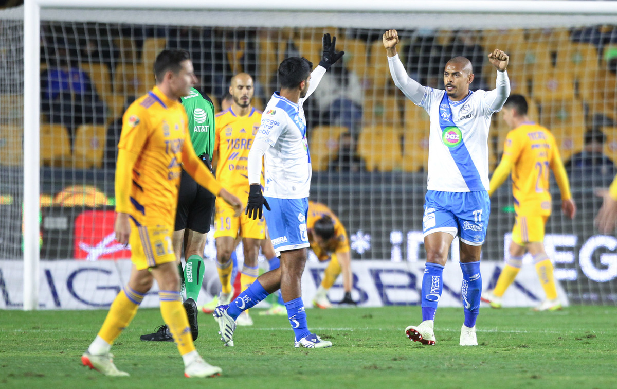 Puebla sorprende a Tigres y se queda con la victoria en el 'Volcán'