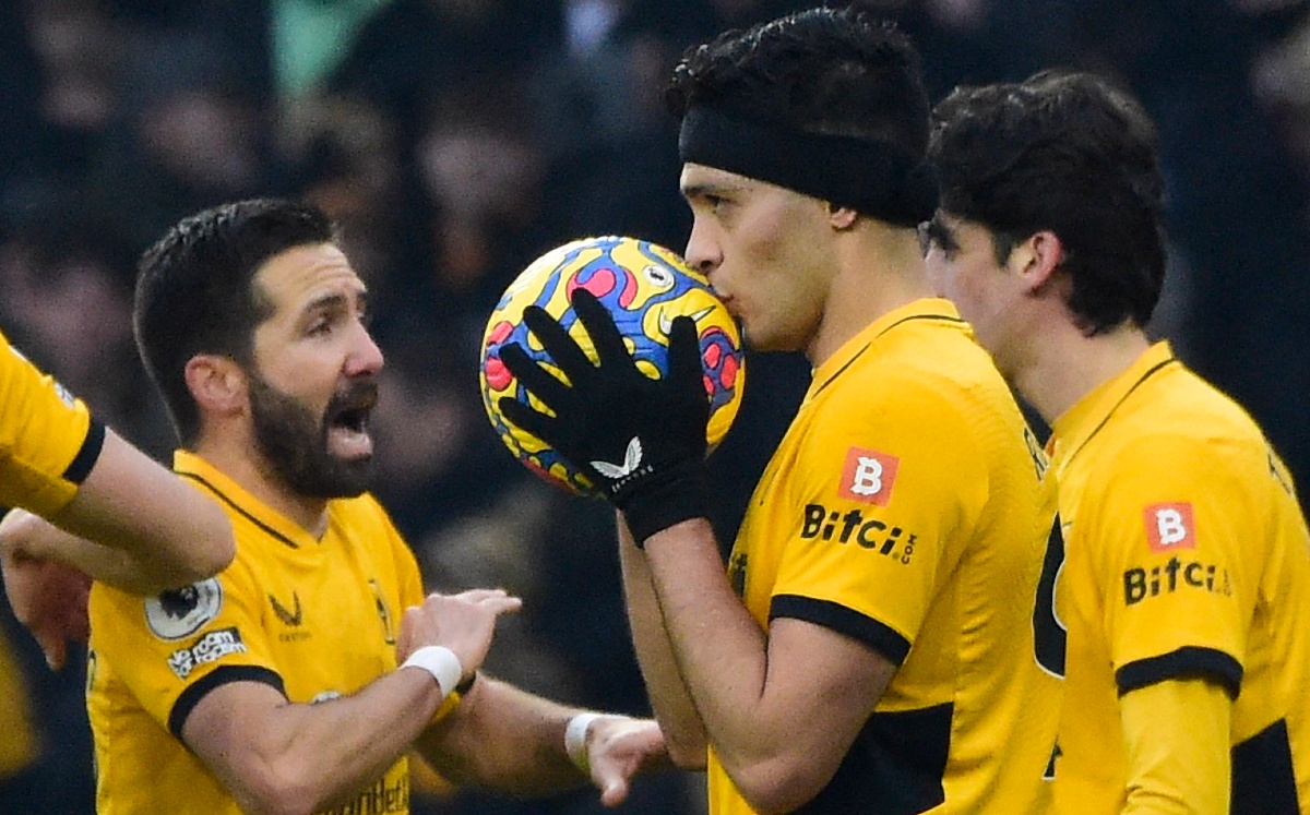 Raúl Jiménez anota de penal en el Wolves vs Southampton (Reuters)