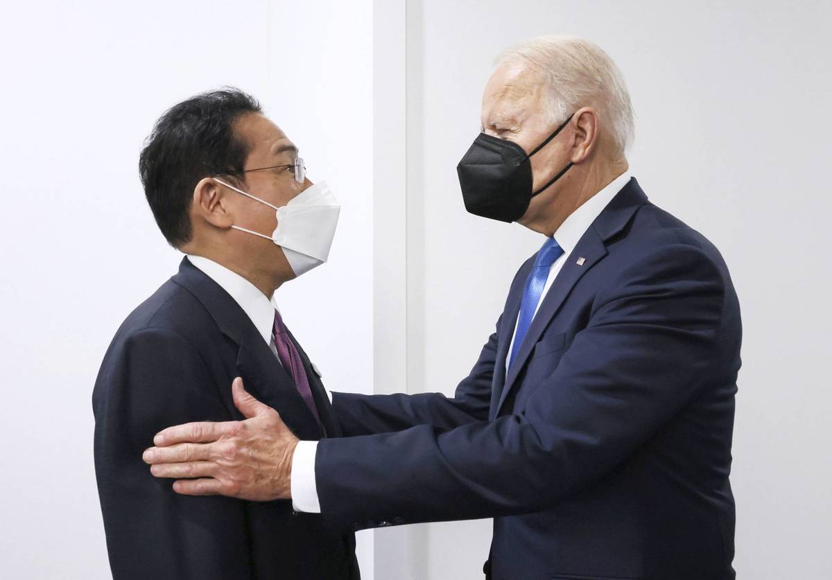 Biden y Fumio Kishida coincidieron el año pasado en una conferencia en Escocia sobre el clima (AFP)