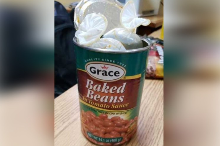 El cargamento estaba oculto en latas de frijoles. | Foto: Autoridades de Londres