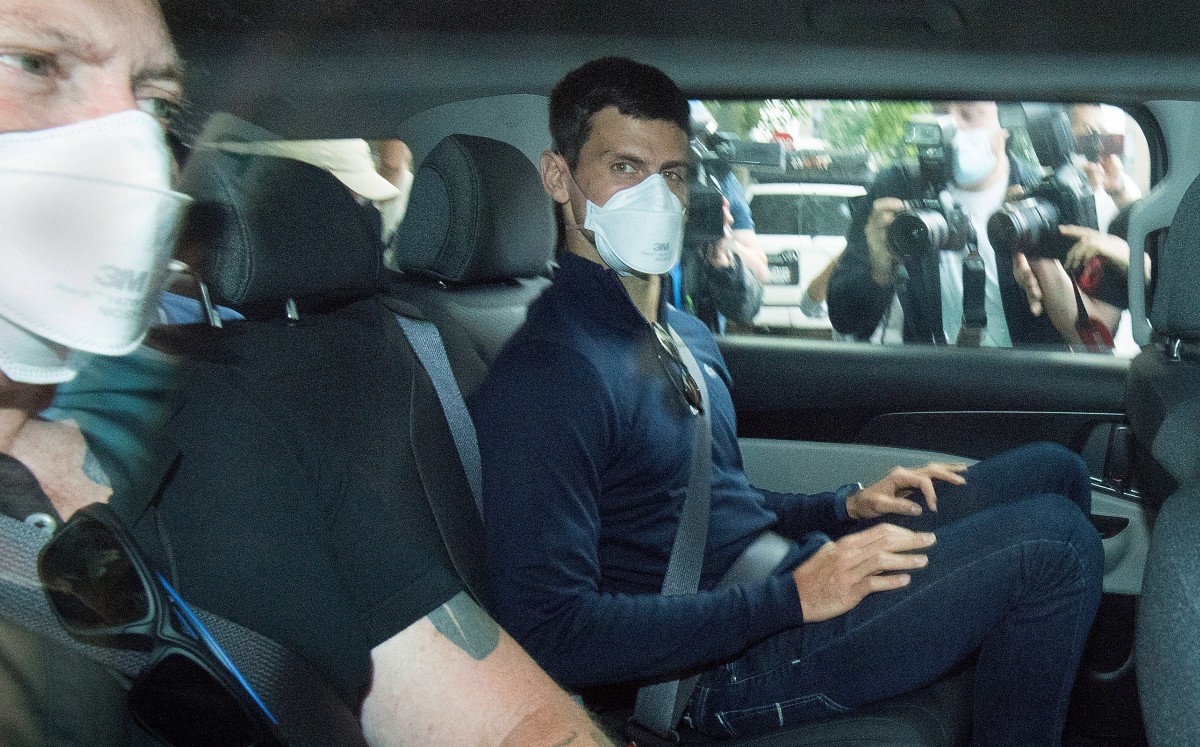 Djokovic llega a Dubái tras ser deportado de Australia (AP)