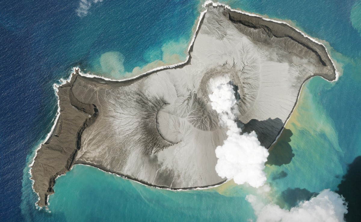 La erupción del volcán Tonga fue este sábado. | Foto: Planet Labs PBC vía Reuters