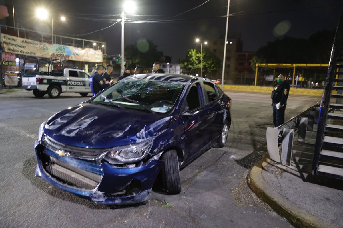Por ir a exceso de velocidad, vuelca automóvil en GAM | Enrique Luna