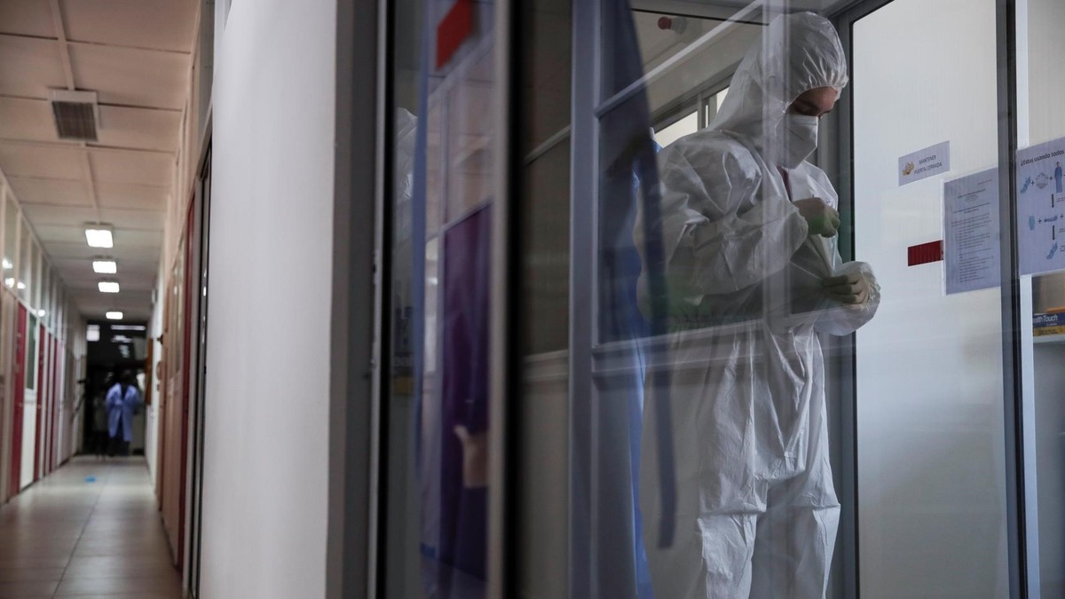 Pese al avance de ómicron, la red hospitalaria todavía no se encuentra colapsada. (EFE)