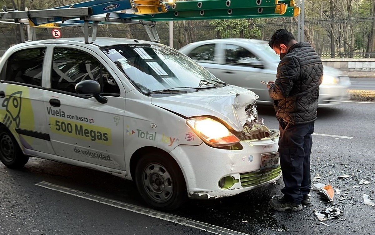 El choque ocurrió en los carriles centrales de la avenida Constituyentes. | Ramón Ramírez