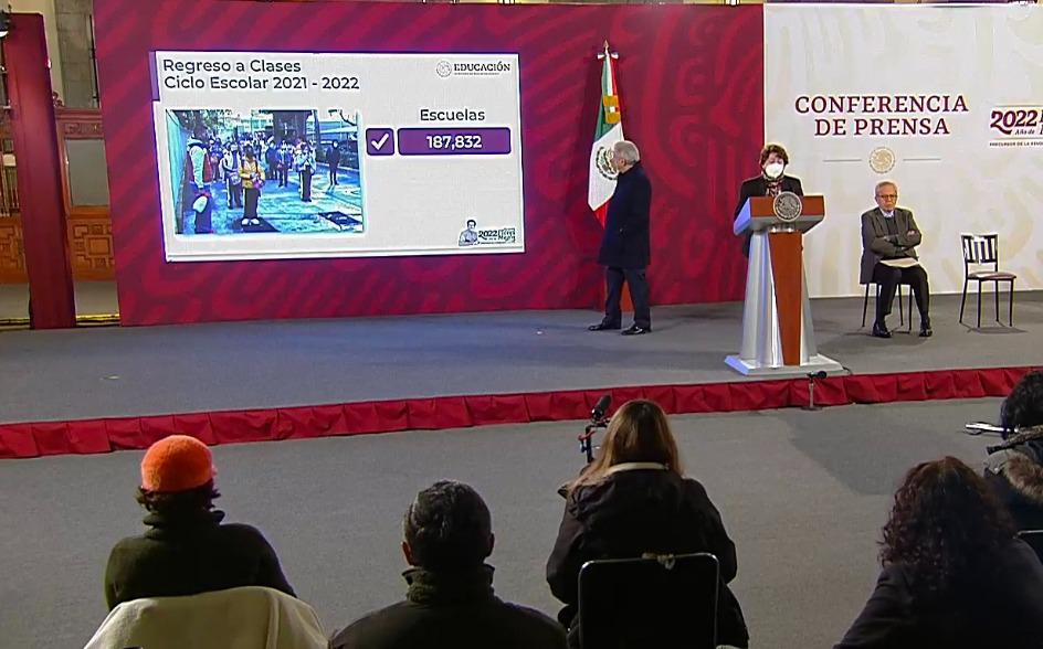 Concluye vacunación de personal docente en 22 estados | Especial